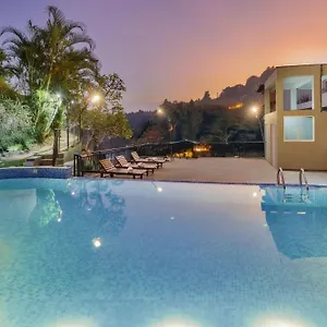 4* Отель Travellers Nest